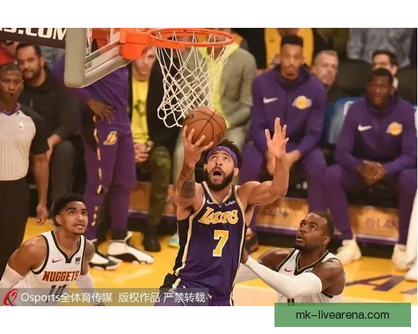 卡鲁索抢水壶失败哈特机智躲闪反而泼水前队友全程笑翻